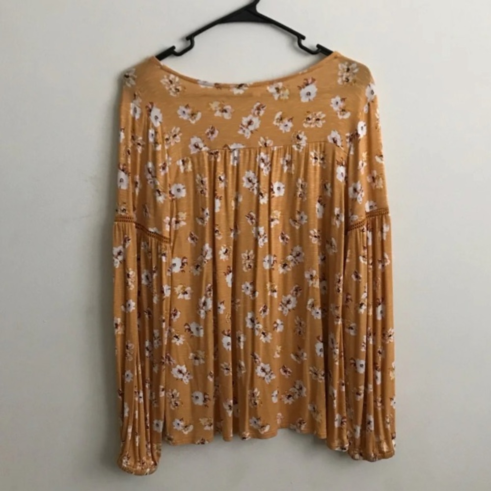 Floral Top - Picture 5 of 5